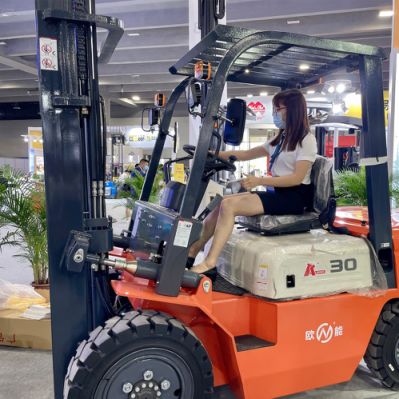 使用经过 ISO 测试的出厂价施工叉车，使用寿命长